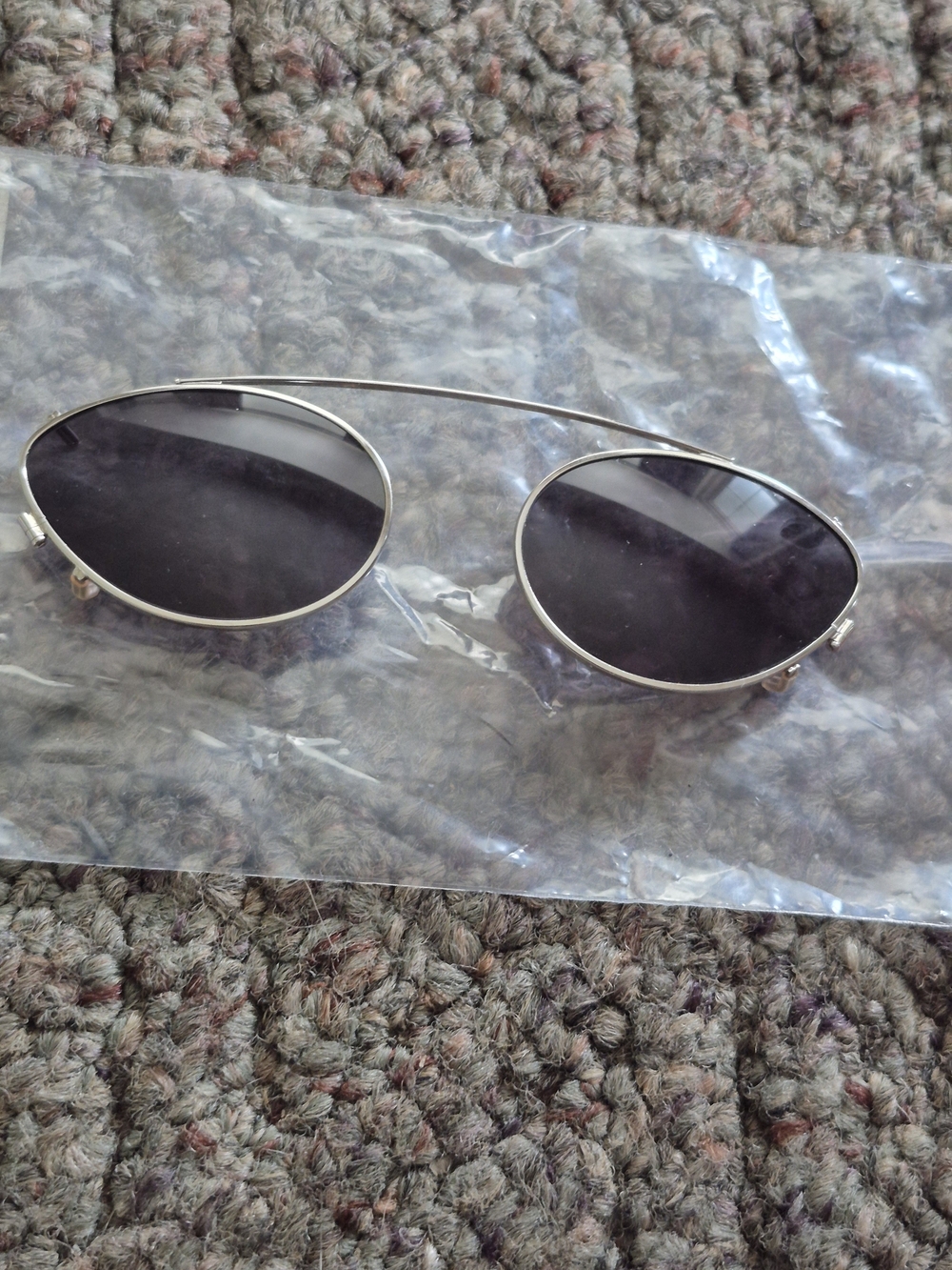 VINTAGE Oval Clip-On Sunglasses - Unbranded